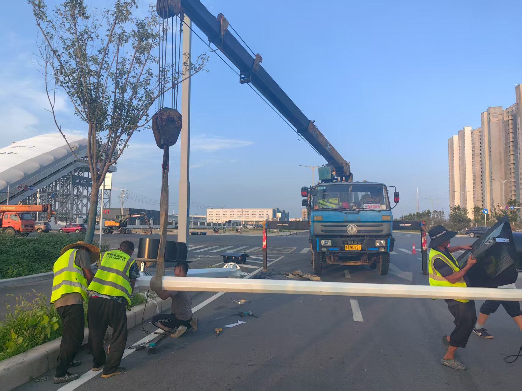 信号灯施工安装.jpg